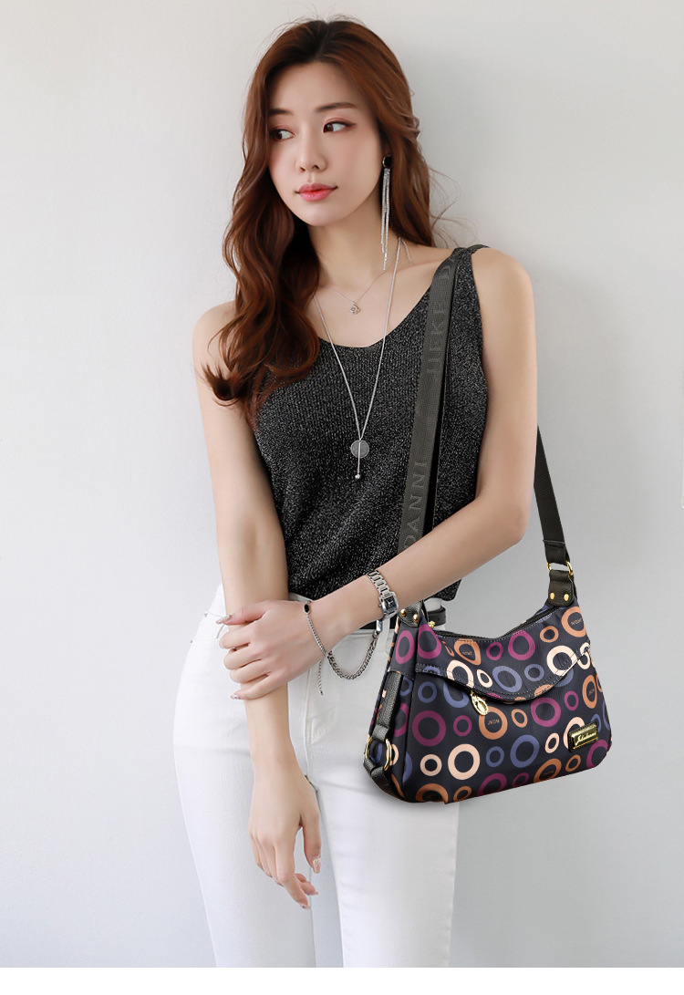 2023 new shoulder crossbody bag waterproof oxford cloth middle-aged ladies mother bag versatile large capacity multi-compartment_voghion.com