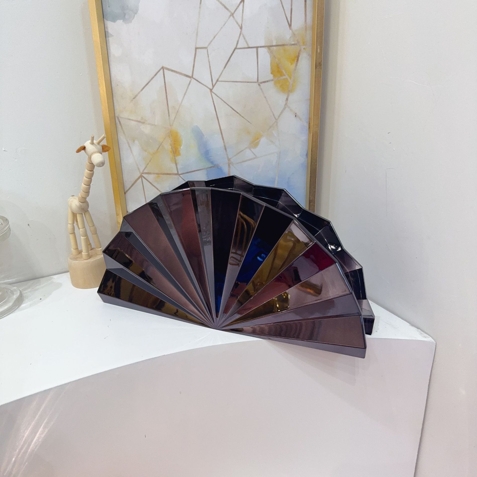 Bolsa de cena de lujo ligera de dama transfronteriza moda cadena de perlas ventilador de paleta de mano en forma de ventilador acrílico bolsa de cena