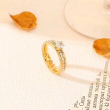 跨境欧美轻奢风时尚气质六爪镶钻戒指女高级感百搭钛钢不掉色指环