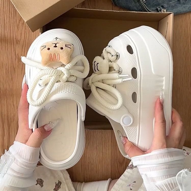 Cute and Stylish Perforated Shoes for Girls, 2026 Summer New Model, Outdoor Wear, Height-Increasing Thick Sole, Versatile Two-Way Slippers for Women