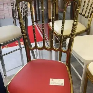 ホテルの宴会の椅子の芝生のホテルの竹節の椅子の結婚式のナポレオンの白い金色の屋外の結婚式の背もたれの椅子|undefined