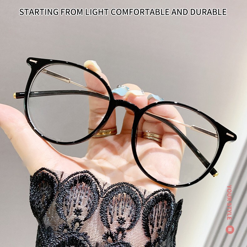 Anti-Blue Light Myopia Glasses with Large Frames for Big Faces, Can Be Fitted with Prescription Lenses, Stylish Eyeglasses with a 600-Degree Prescription Anti-Blue Light Myopia Glasses with Large Frames for Big Faces, Can Be Fitted with Prescription Lenses, Stylish Eyeglasses with a 600-Degree Prescription