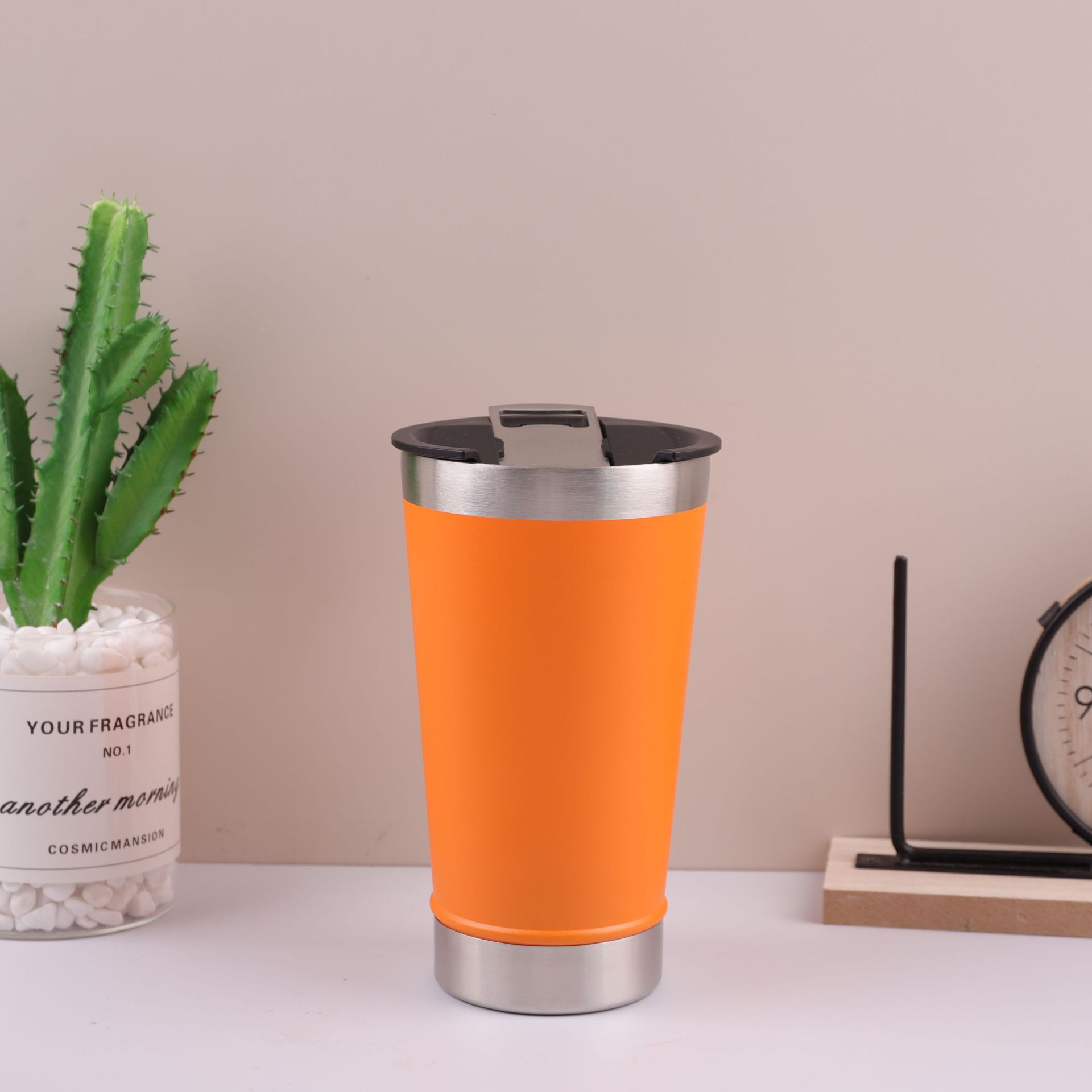 Transfronterizo 304 acero inoxidable taza de aislamiento al vacío 20oz taza de cerveza de aislamiento a largo plazo taza de automóvil con abridor de botellas