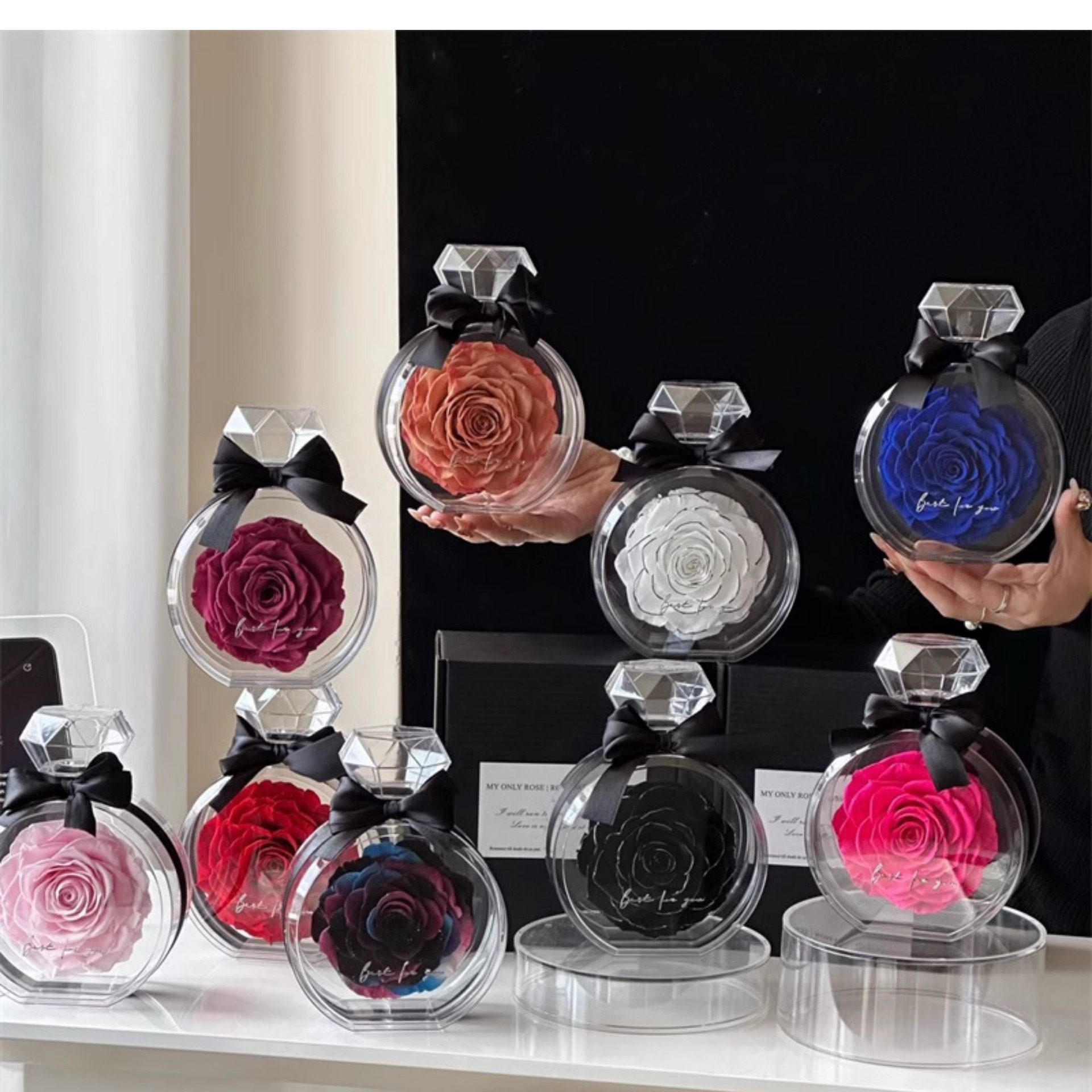 Flor eterna Botella de perfume rosa Caja de regalo de acrílico terminado Regalo de flor real del día de San Valentín Flor eterna Adornos de alta calidad