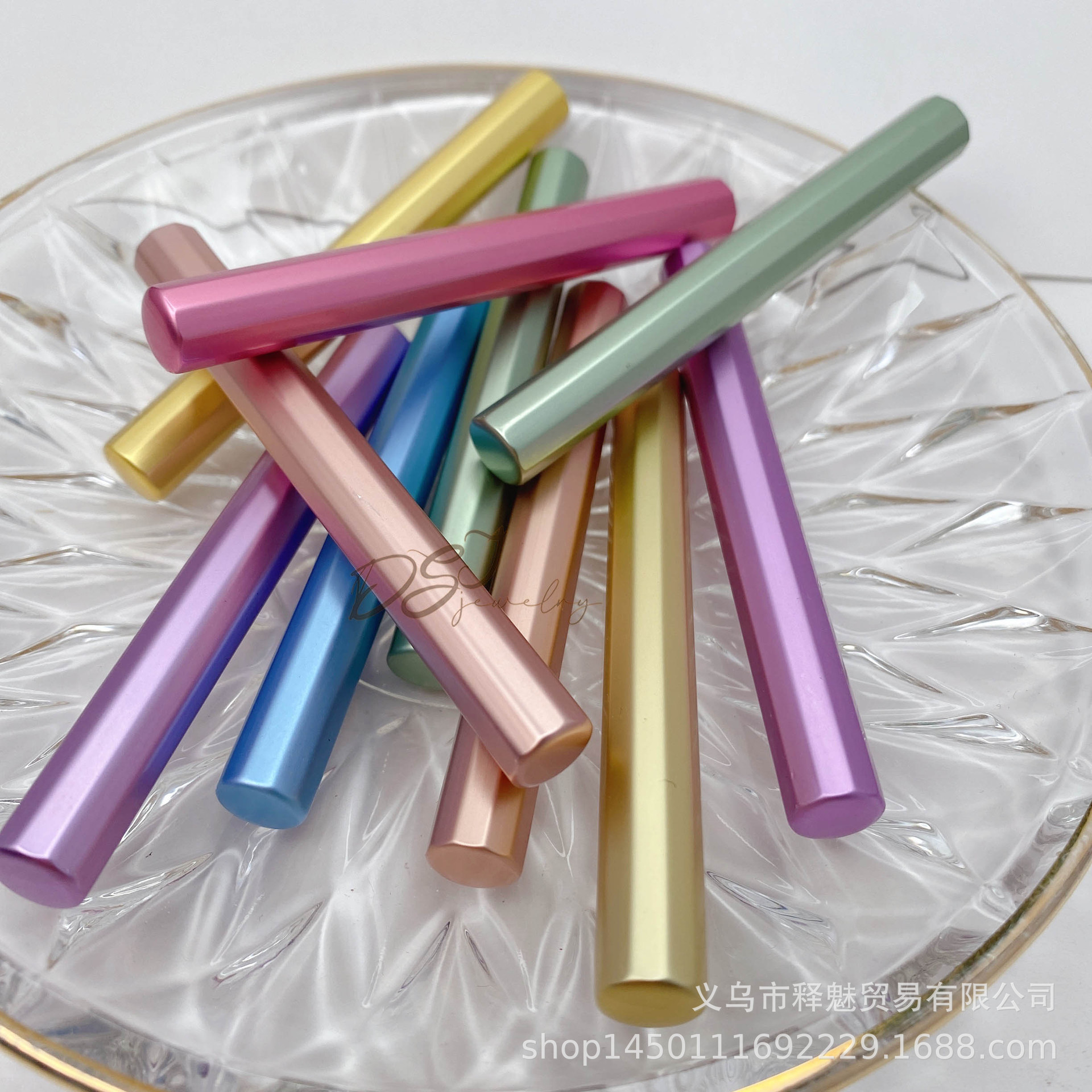 Utilizado comúnmente 8mm titular de la pluma de uñas sellado opaco metal color retención clavo pluma tapa multicolor Arco Iris color fábrica al por mayor