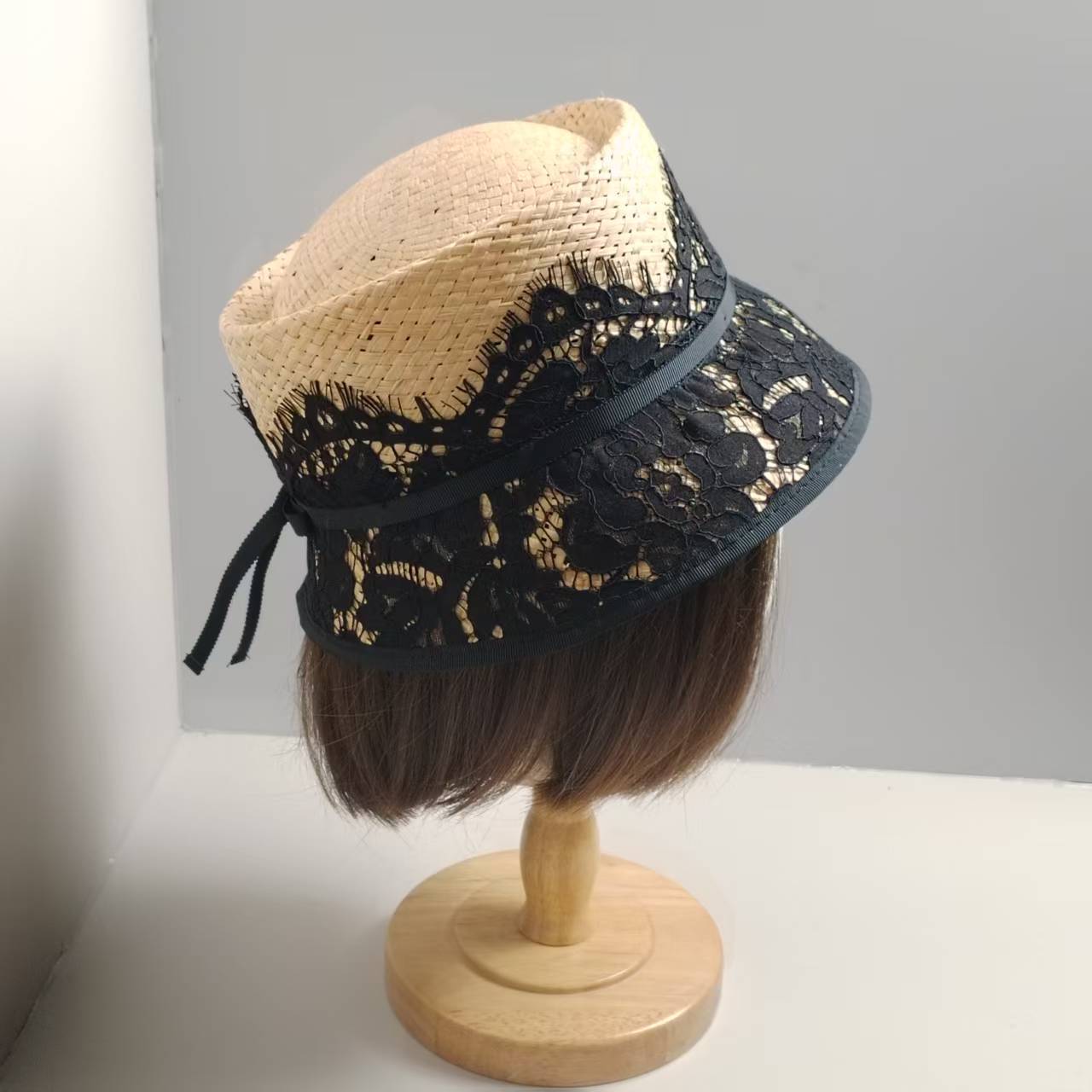 Cappello a secchiello in paglia stile francese elegante con fiocco_voghion.com