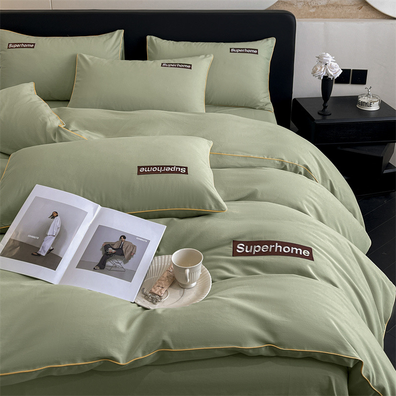 Cama cepillada de algodón puro simple de cuatro piezas de una clase de algodón materno e infantil otoño e invierno funda de edredón gruesa sábana ropa de cama de tres piezas