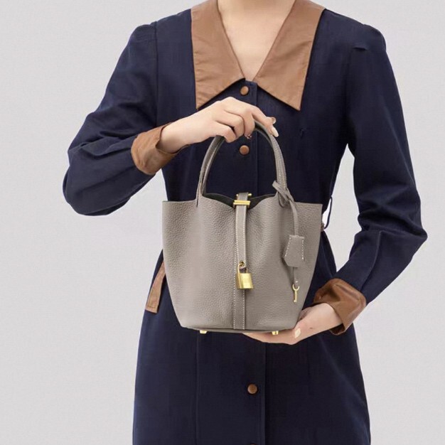 Bags 2025 New Bucket Bag Vegetable Basket Women's Bag Genuine Leather Handbag Mommy Bag Bride Wedding Bag High-End Bags 2025 New Bucket Bag Vegetable Basket Women's Bag Genuine Leather Handbag Mommy Bag Bride Wedding Bag High-End