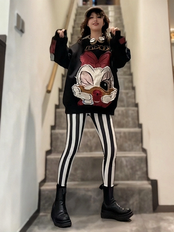 Productos europeos y camisa de terciopelo gruesa dibujos animados 2025 invierno nuevo estilo de bordado de moda media y larga suelta chaqueta de mujer en la cabeza image 4