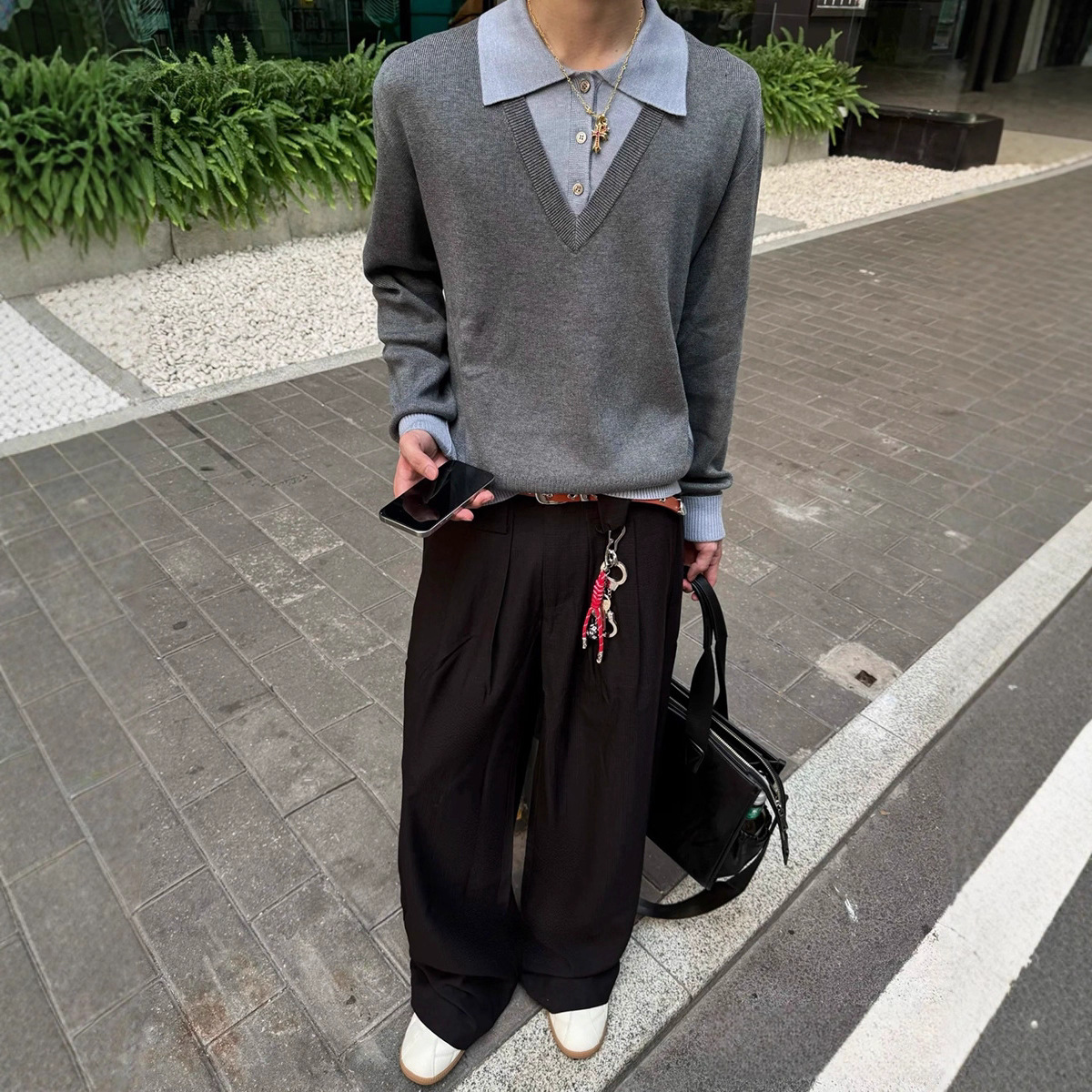 American-Style Cleanfit Fake Two-Piece Sweater for Men, Autumn Lazy Style V-Neck Knitwear, Layered with Old Money Style Knitwear