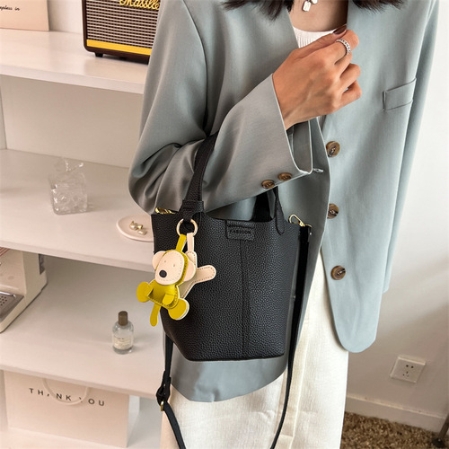  New Fashion Design Handbag with Lychee Pattern, Stylish Dry Vegetable Basket Single Shoulder Crossbody Water Bucket Bag