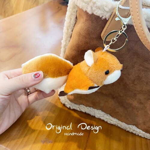 Autumn and winter squirrel keychain pendant for men and women, cute couple bag pendant, cartoon brooch, plush doll toy