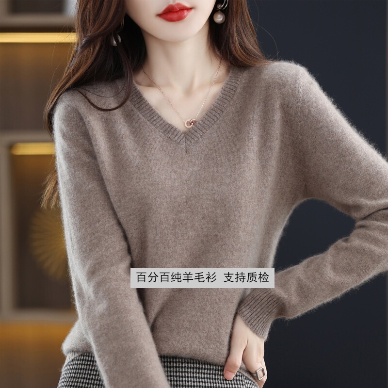 V-Neck 100% Wool Sweater for Women, 2022 Autumn and Winter New Style, Versatile Cashmere Knit Base Sweater, Loose Fit for Outerwear V-Neck 100% Wool Sweater for Women, 2022 Autumn and Winter New Style, Versatile Cashmere Knit Base Sweater, Loose Fit for Outerwear
