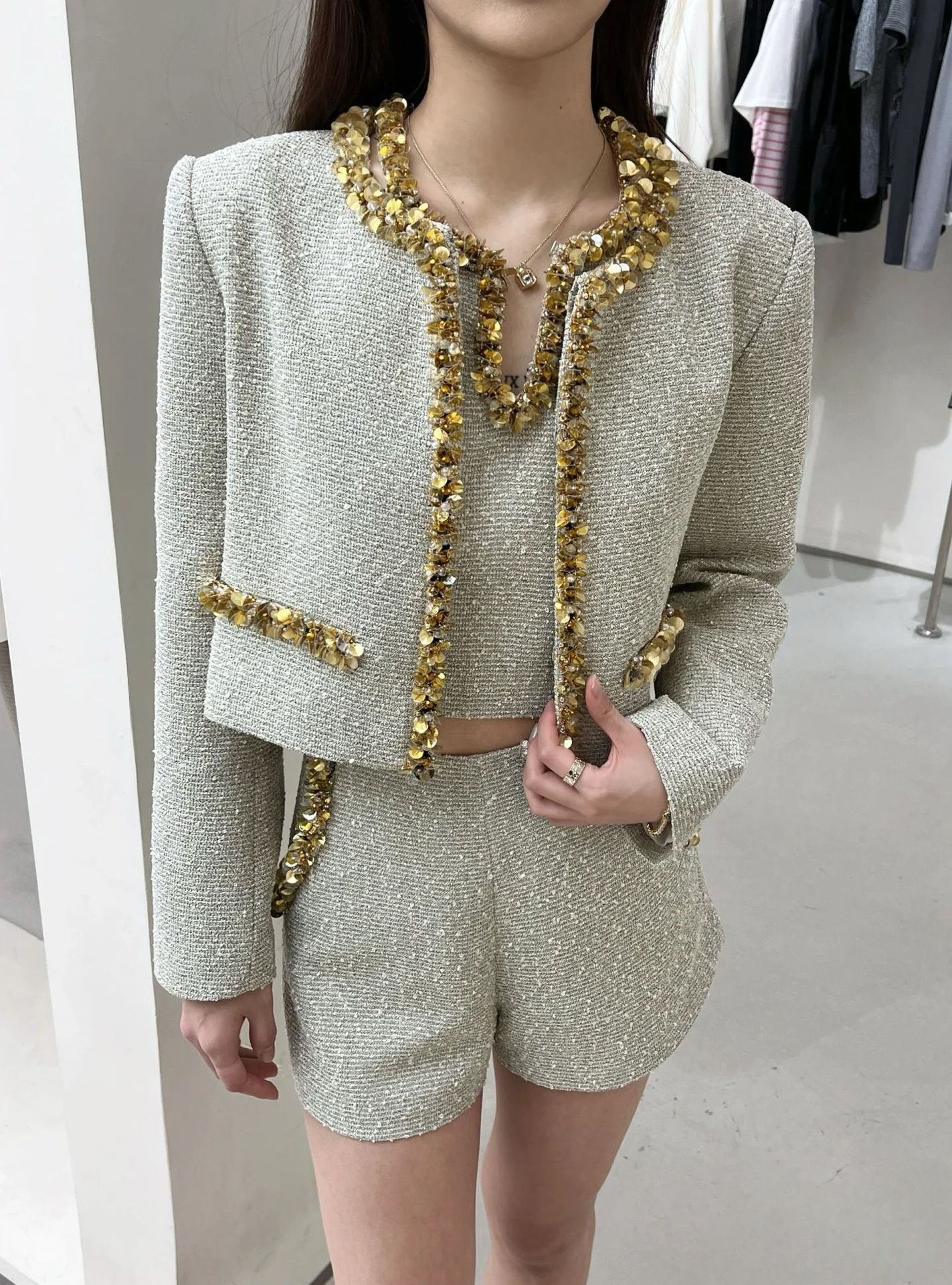 Li Yitong mismo diseño de nicho pequeño viento fragante industria pesada chaqueta de tween grueso chaleco cuello colgante sin mangas pantalones cortos