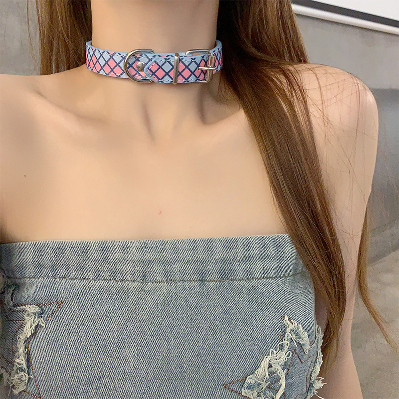 블루 마름모꼴 가죽 칼라