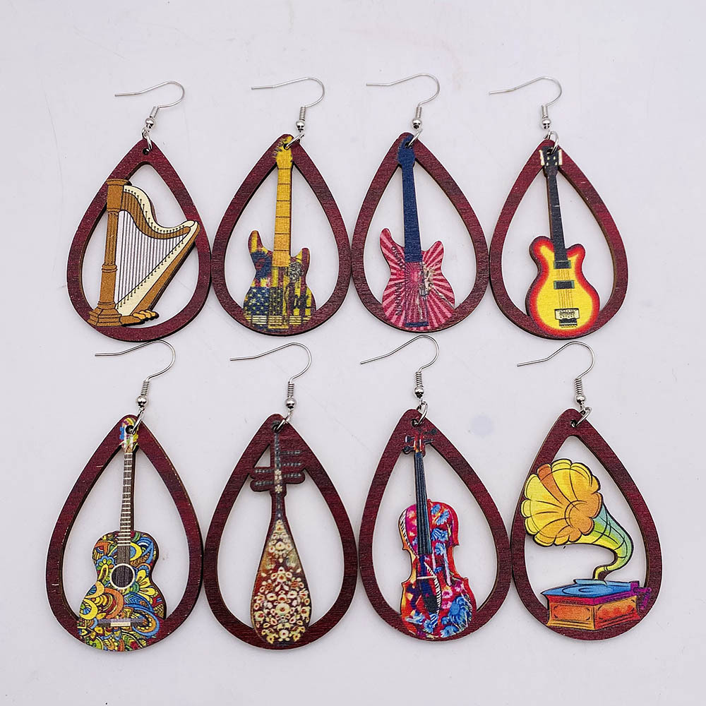 1 Pair Retro Guitar Water Droplets Wood Hollow Out Women's Drop Earrings display picture 1