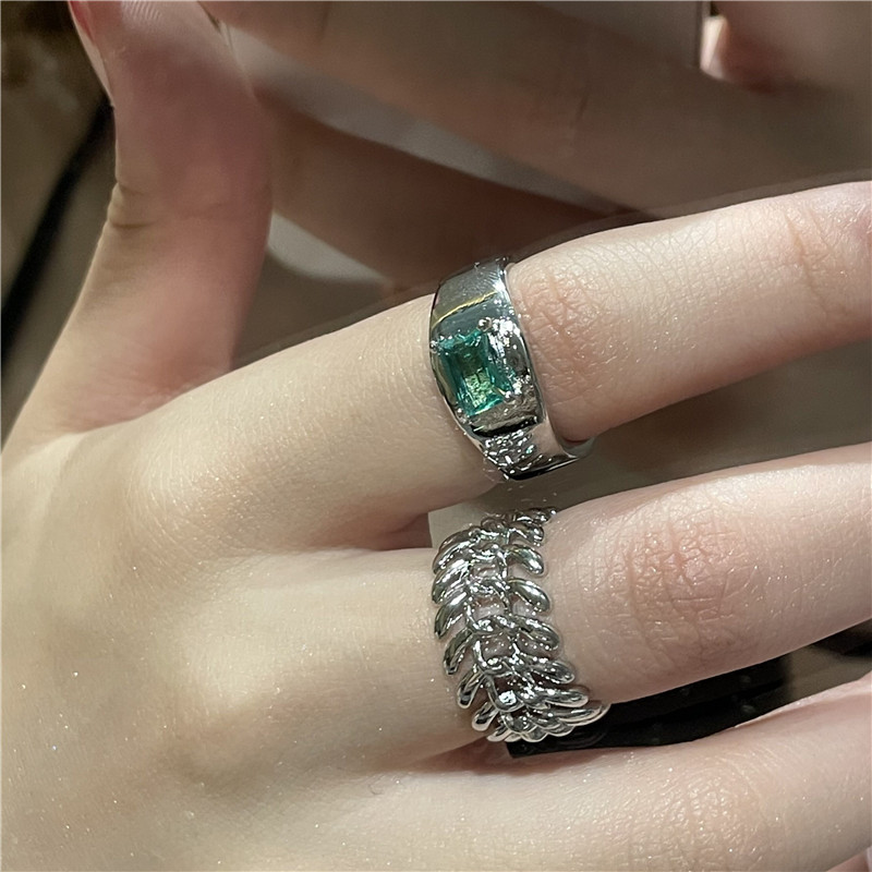 Nihaojewelry Mode Breiter Smaragd Eingelegter Offener Ring Großhandel Schmuck display picture 1