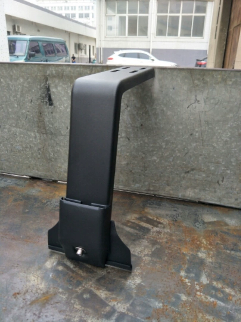 Кронштейн для крепления рейлингов к водосточной трубе с опорными ножками