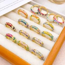 项链;戒指;手镯