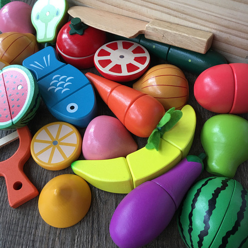 Children's gift wooden magnetic fruit and vegetable cut and watch 3456 year old little boy and girl pretending to be a kitchen toy