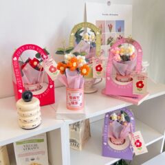 教師の日のプレゼントは花束を編みます。七夕のプレゼントは先生にプレゼントします。