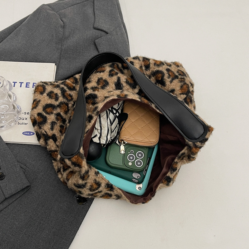 Extra large capacious winter underarm bag