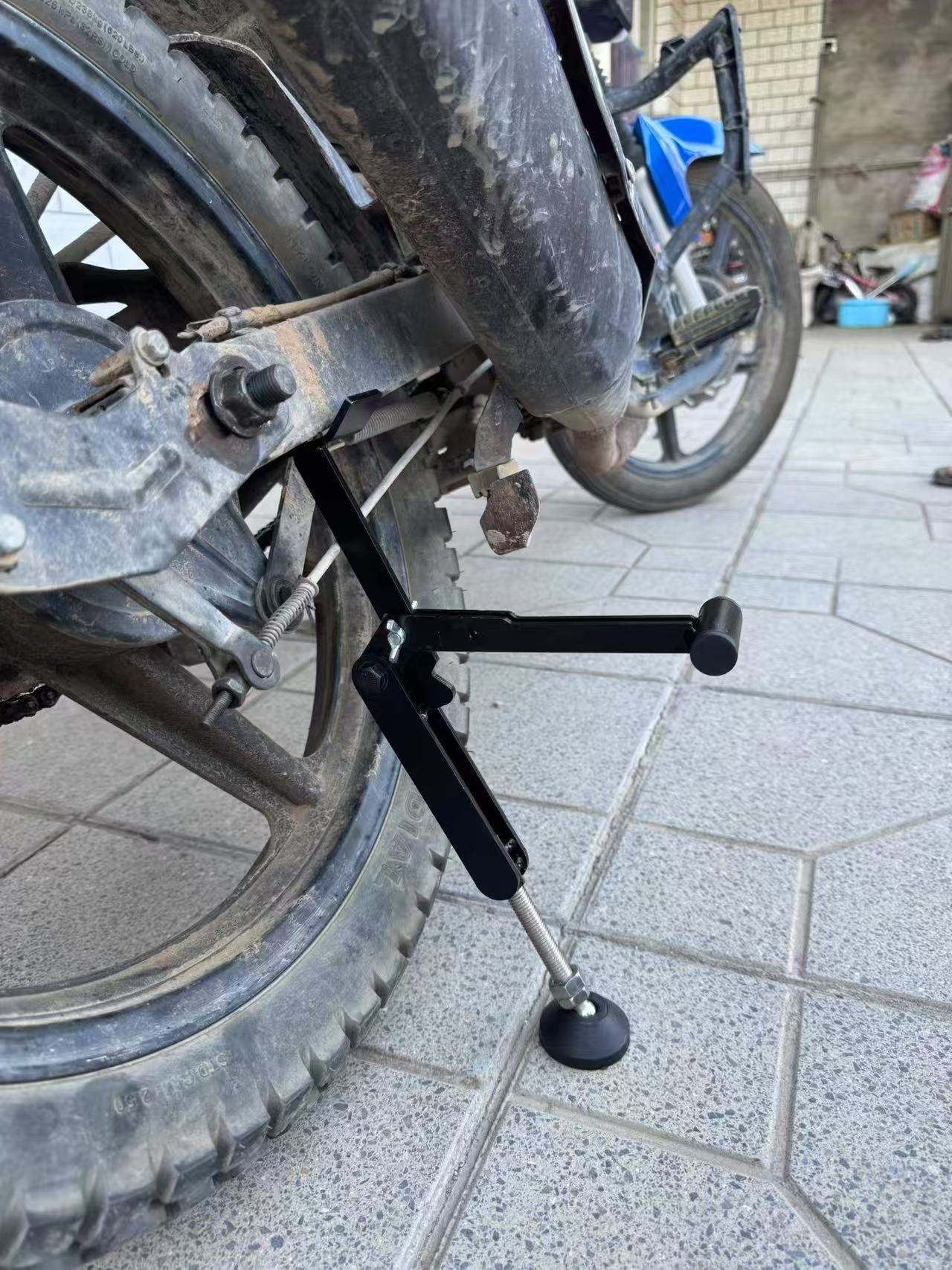 Motorcycle Portable Lift Stand Folding Parking Stand Kickstand Support Stand Maintenance Repair Tool Single Swingarm Chain Cleaning Tool