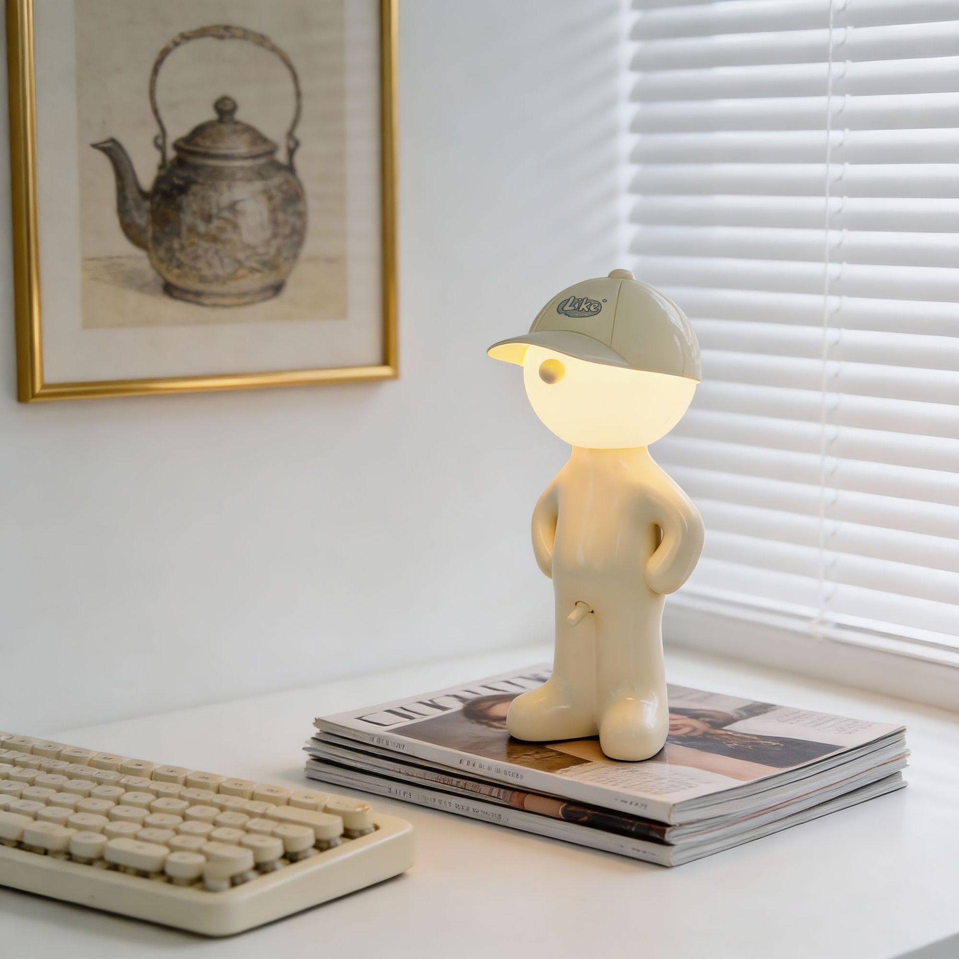 Mayorista sombrero de béisbol tímido chico de pie estilo de alambre atmósfera lámpara de escritorio regalo creativo divertido regalo extraño