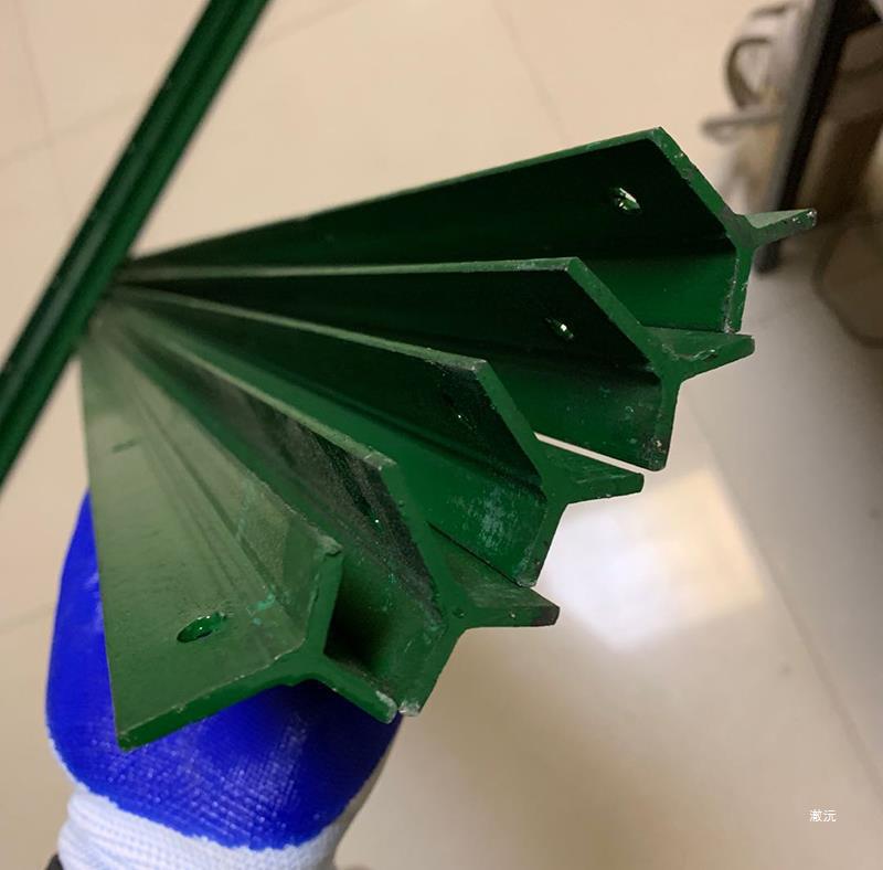 牛栏网铁丝网柱立柱Y型三角实心柱尖头柱加厚养殖牛羊户外围直销