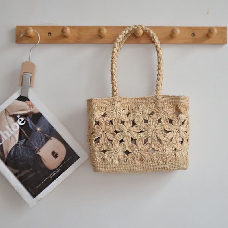 Manufacturer Wholesale Flower Raffia Woven Bag Women's Shoulder Bag Handbag Seaside Travel Beach Bag Straw Bag
