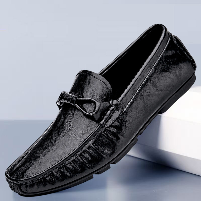 Zapatos de hombre de cuero real 2025 nuevos zapatos de negocios británicos transpirables con suela suave zapatos casuales perezosos con un pie zapatos para hombre