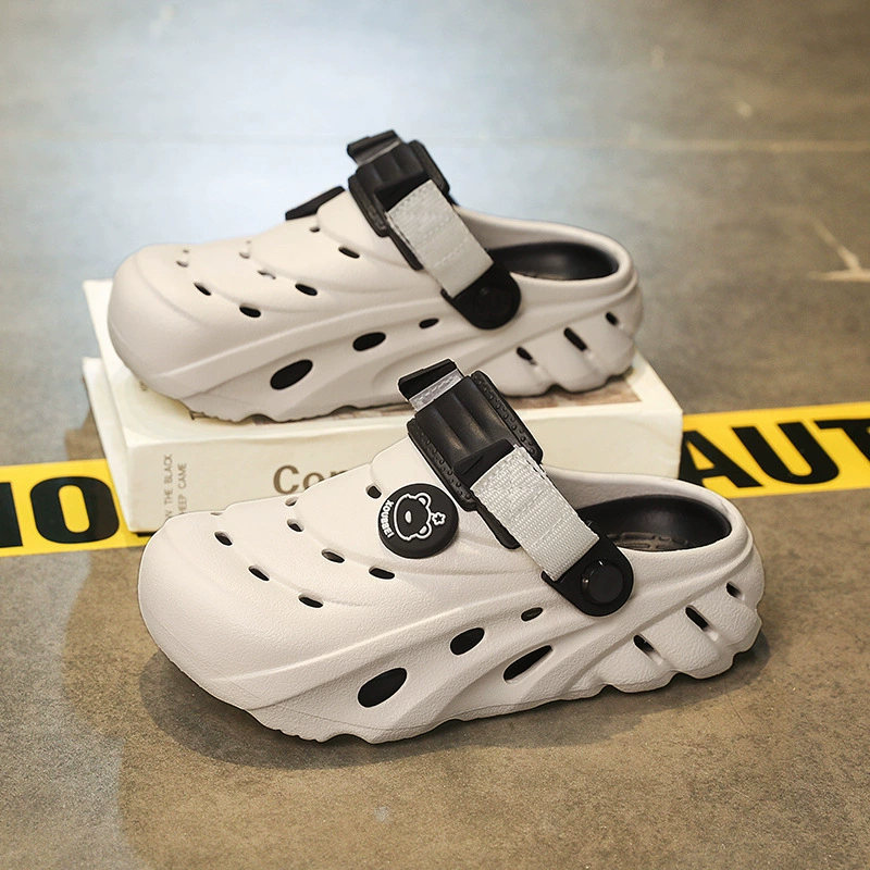 Детские сандалии, летние для девочек, мягкие нескользящие сабо с мультяшными рисунками для маленьких и средних детей, для дома.