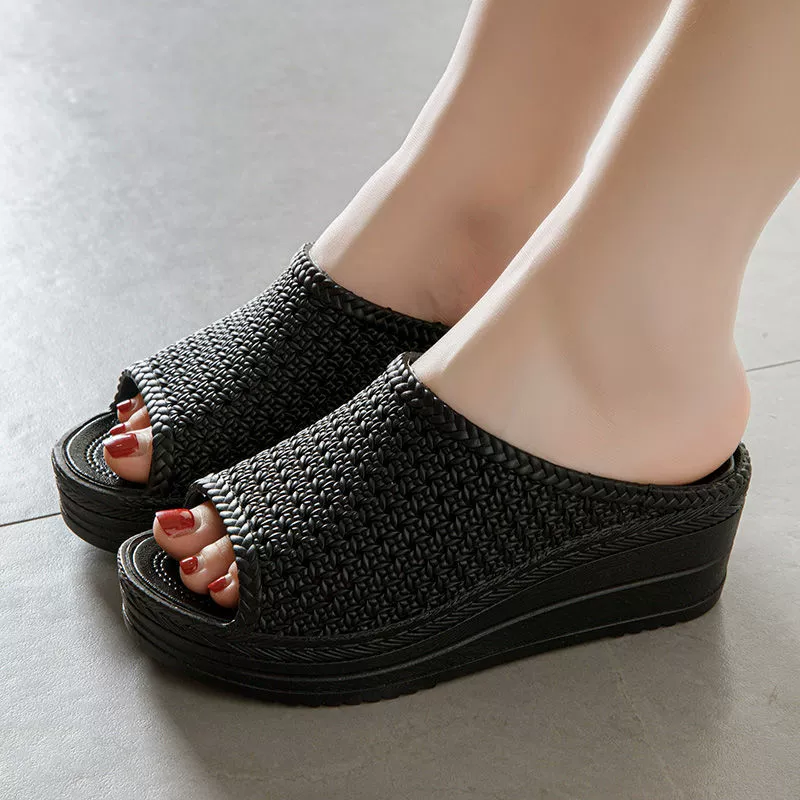 Холодные тапочки на высоком каблуке дамы летом полые и дышащие