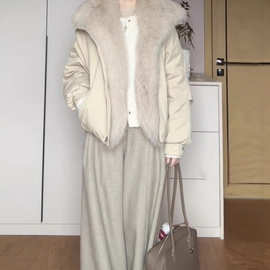 2025冬季新款版型巨好看的保暖短款高充绒量大毛领白鸭绒羽绒服女