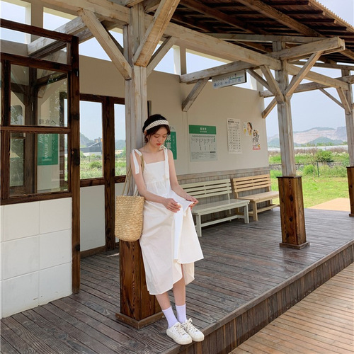 New spring and summer French retro white suspender dress for women gentle style sweet pleated a-line long skirt