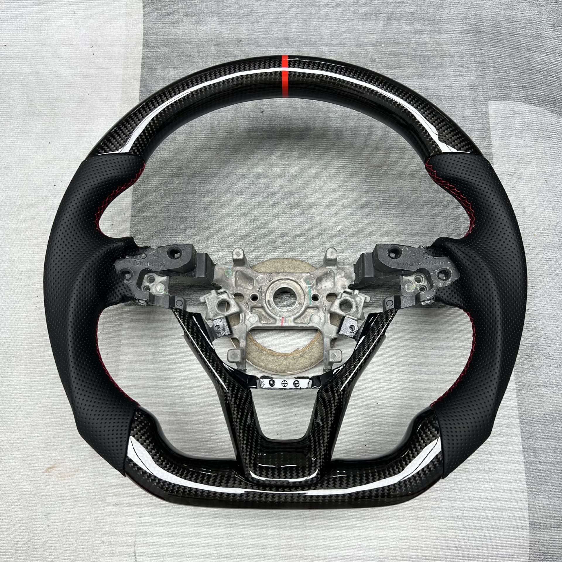 Manufacturer's Hot-Selling Custom Car Steering Wheel Suitable for Honda 10Th Generation Accord Carbon Fiber Steering Wheel Modification and Processing