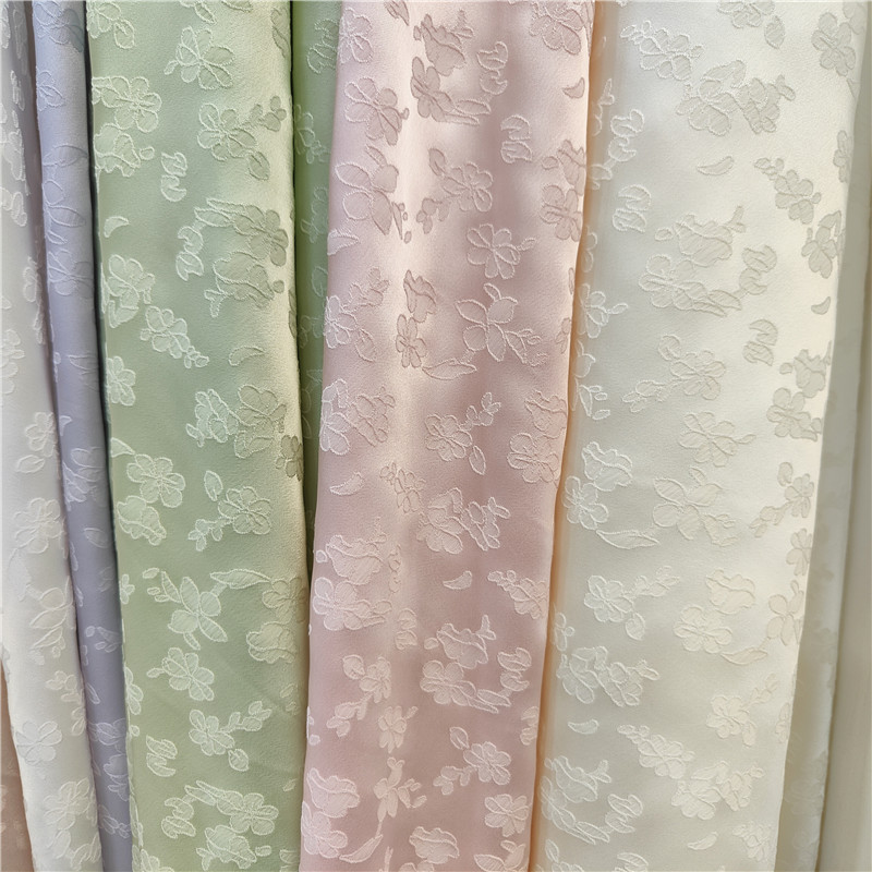 新款仿真丝缎面小花朵提花面料 小清晰连衣裙童装舒适透气布米