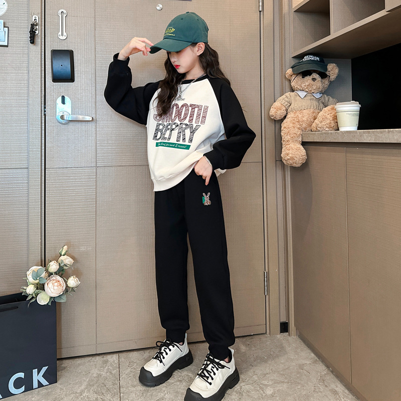 Traje de suéter de otoño para niñas 2024 nuevo estilo para niños, estilo occidental y moda, traje de dos piezas de deportes de ocio de celebridades de Internet para niños grandes