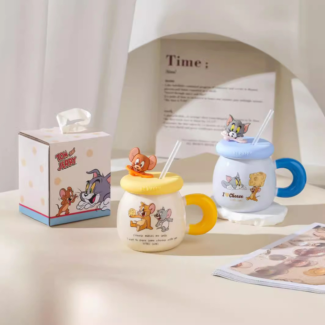 Regalos para niños Gatos y ratones Autenticación de tazas de cerámica con patrón de dibujos animados Tazas de agua caseras con tazas de muñecas cubiertas