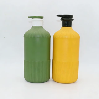 定制500ml hdpe塑料竖纹条纹扁瓶洗发露护发素乳液泵头空瓶