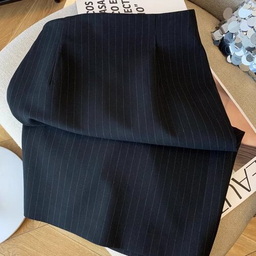 Black Striped Commuter One-Step Skirt for Girls 2025 Spring and Autumn Style Slimming Fashion Popular Front Split High-Waisted Skirt