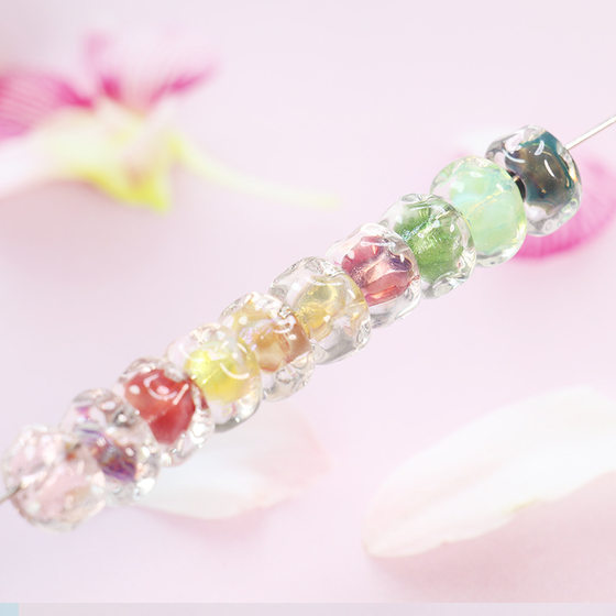 Imported color foil corrugated glass temple scenic spot trembles fast hand e-commerce live glass hand string loose bead source wholesale