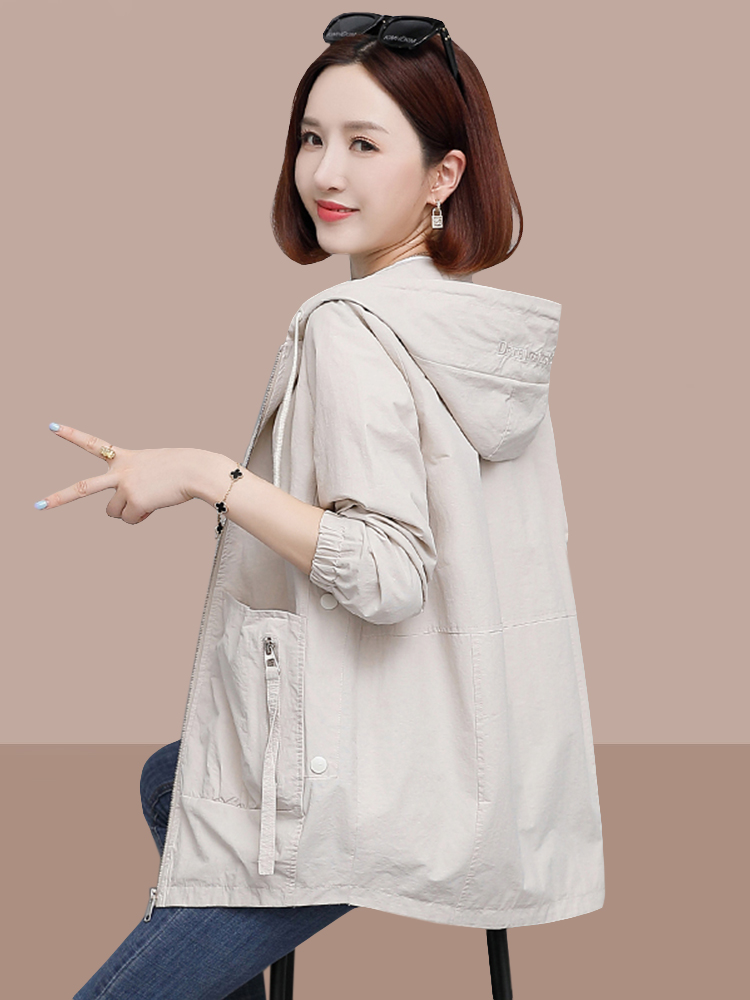 Women's Short Trench Coat 2025 Spring and Autumn New Korean Version Loose Fashion Popular Petite Jacket Trendy This Year