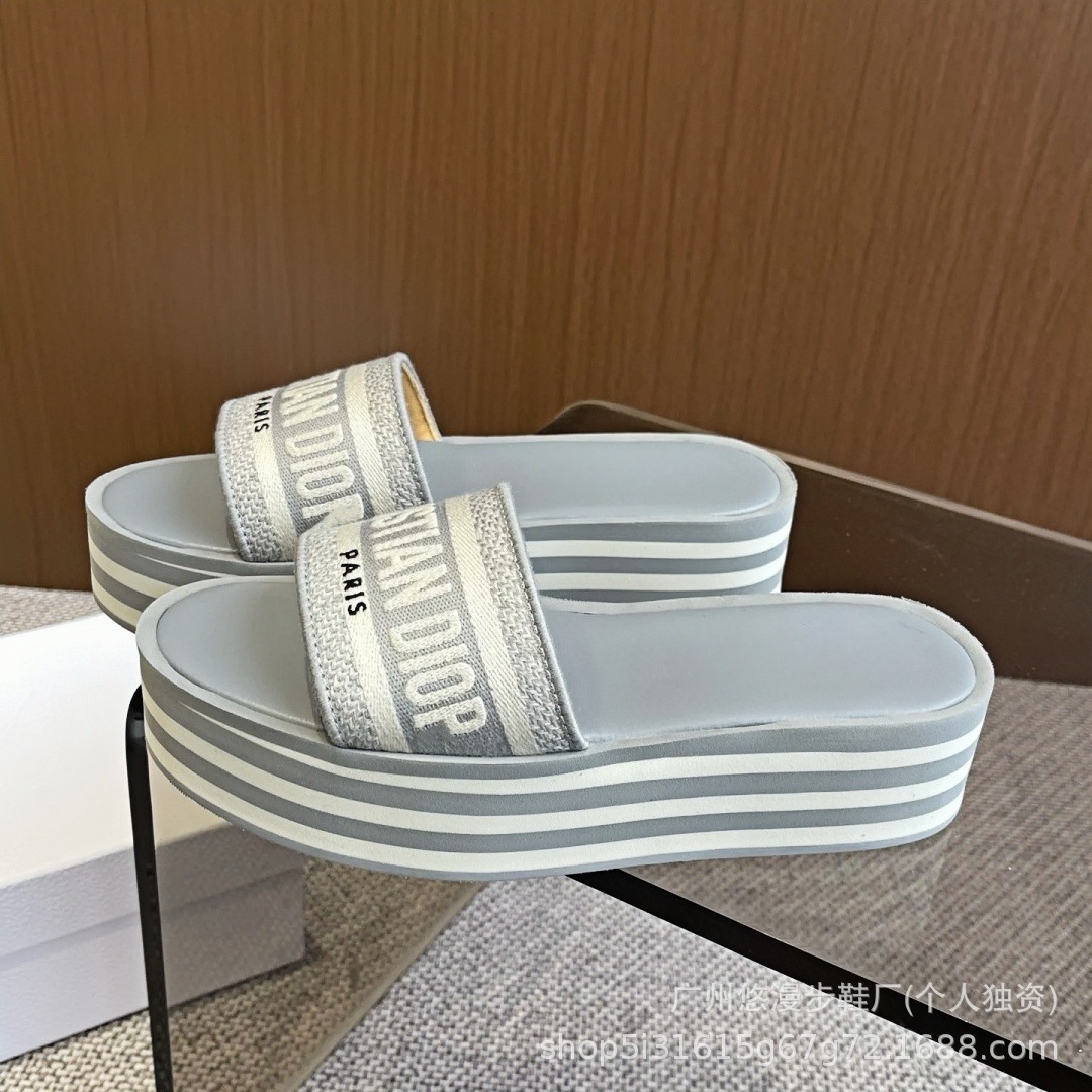 D letras zapatillas para mujeres de verano 2026 cuerdas de cáñamo casuales de fondo grueso versátil altura de playa zapatillas frías