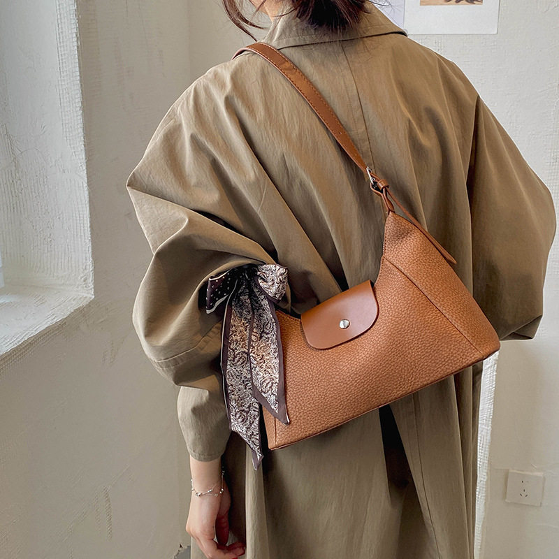 Túi xách tay nữ dáng sủi cảo cỡ lớn đeo vai/nách chất liệu PU mềm — Bùn, Màu caramel, Tên, Sâu chi tiết 36