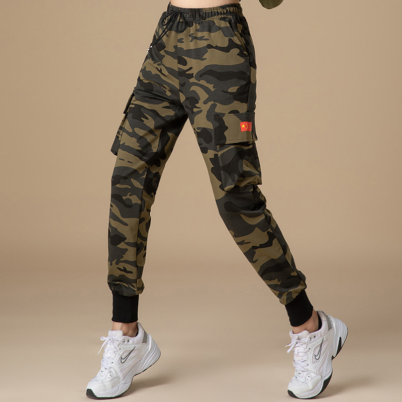 Calça verde com bandeira camuflada / M
