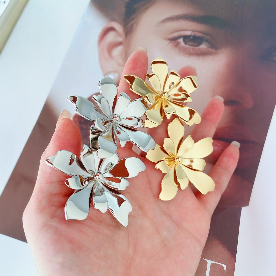 25g Weight Copper Ear Needle Material 18K Gold Plated Plating Material 1 Pair Exaggerated Flower Plating Copper 18K Gold Plated Ear Studs