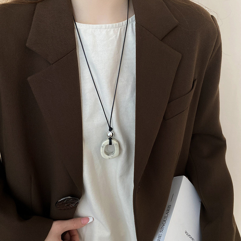 39# necklace-white-grey-silver