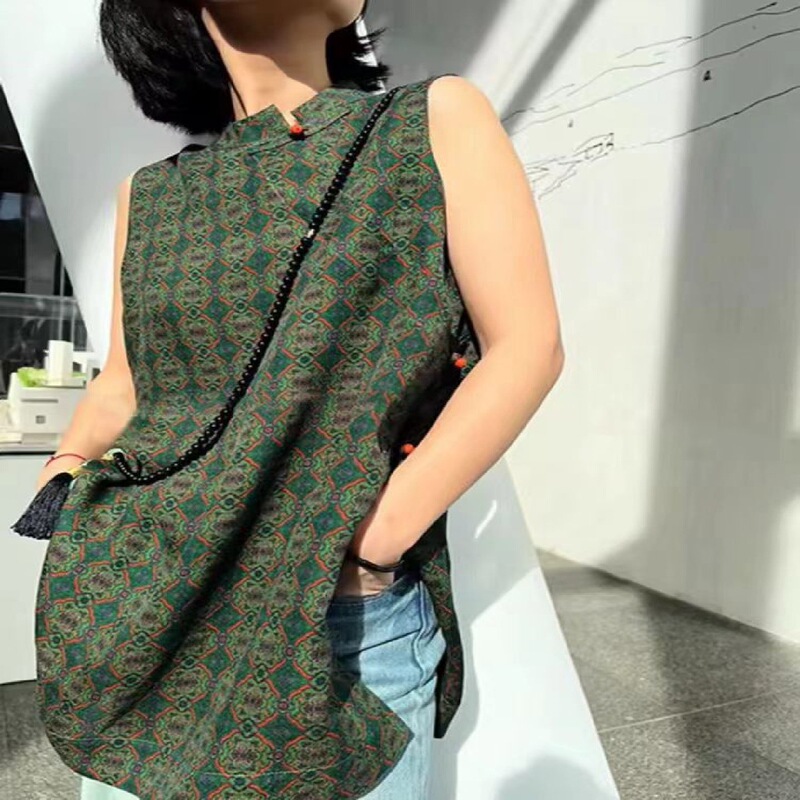 New Chinese-Style Retro Old Money Style Sleeveless Buttoned Vest, 2026 Summer Fashionable High-End Unique Temperament Top New Chinese-Style Retro Old Money Style Sleeveless Buttoned Vest, 2026 Summer Fashionable High-End Unique Temperament Top