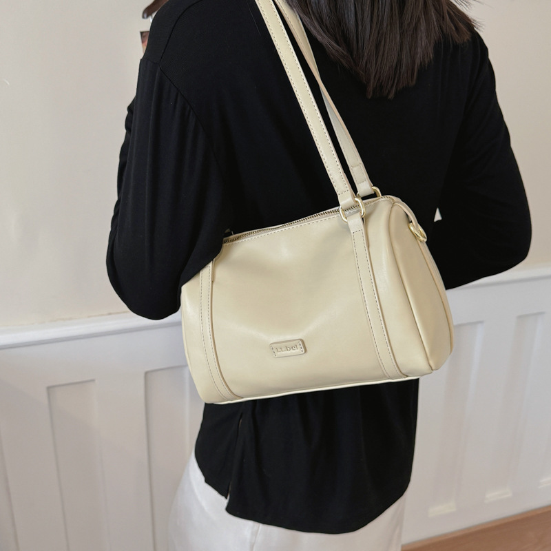 Diseño coreano simple nicho bolso de almohada de hombro 2026 verano nueva mujer textura diaria gran capacidad mochila